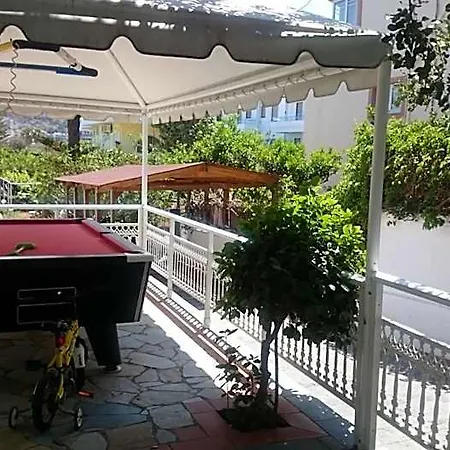 Amazones Aparthotel 3*